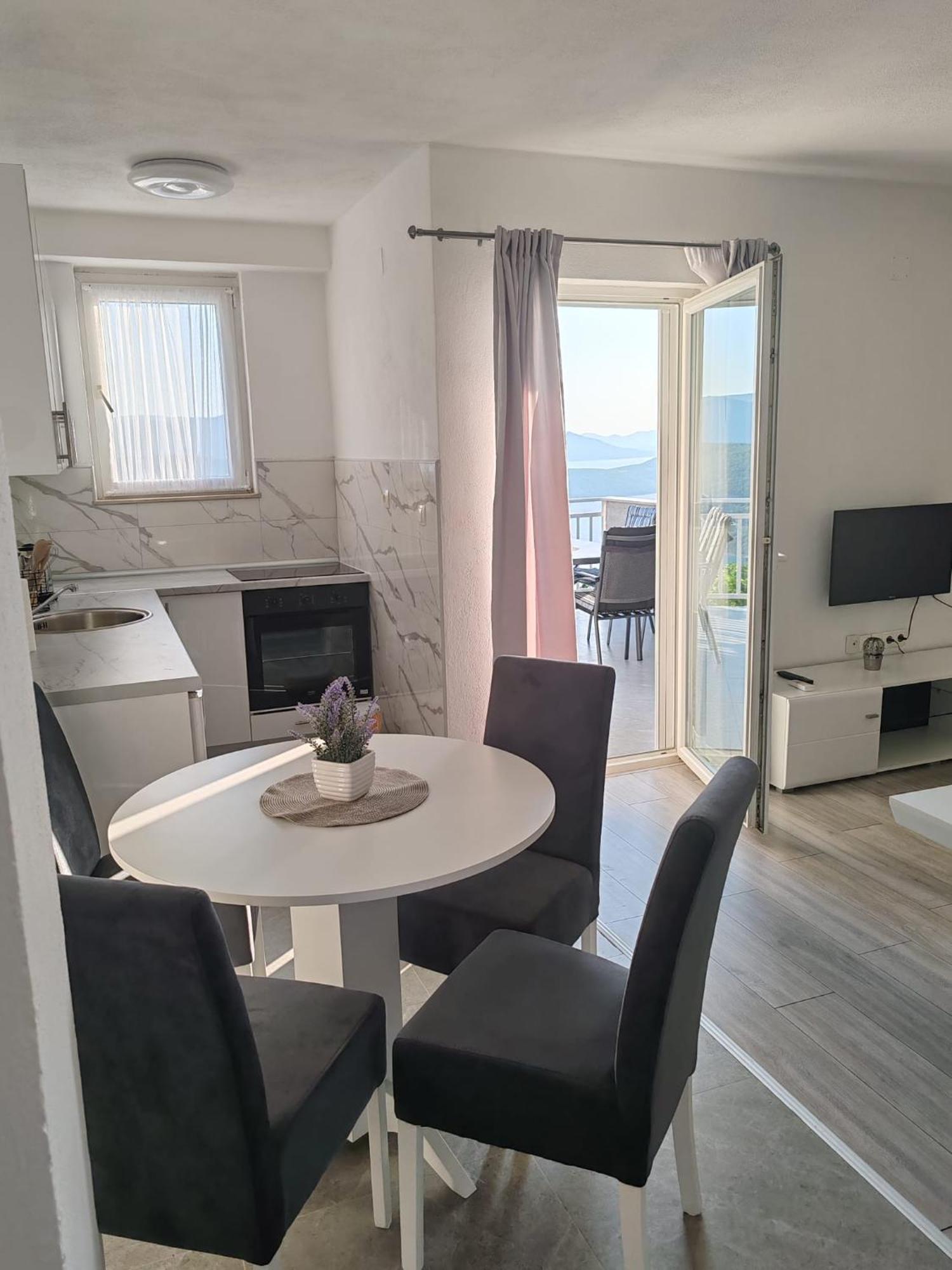 נאום Apartman Iva מראה חיצוני תמונה
